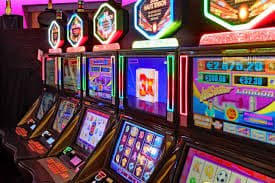 Fitur slot dan live casino dalam aplikasi rara22 download versi mobile